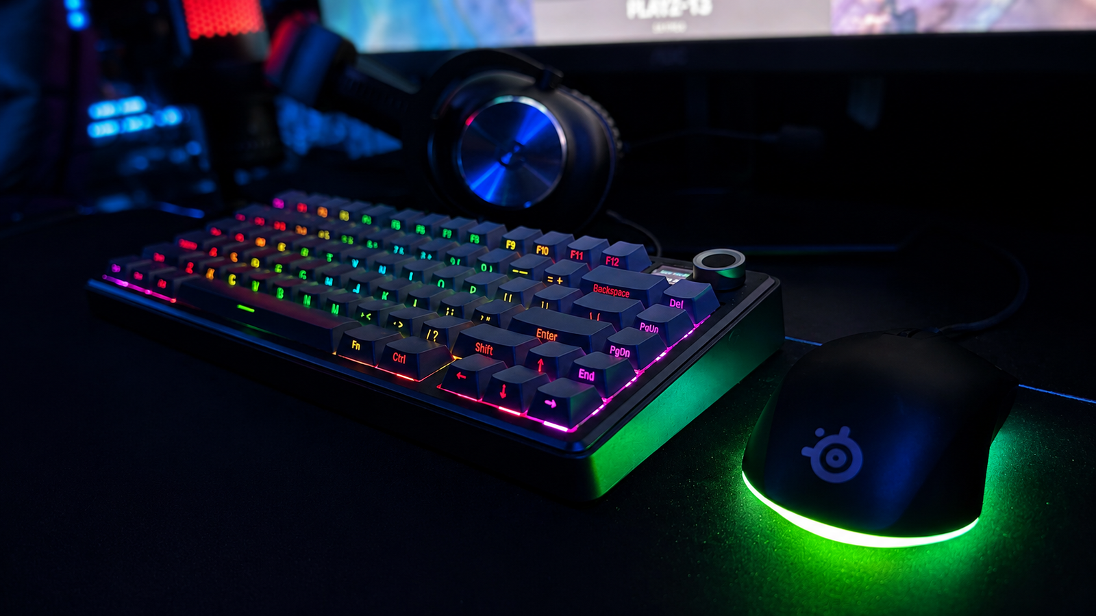 Detalles de setup gaming, sillas, periféricos y ambiente PLAYZ