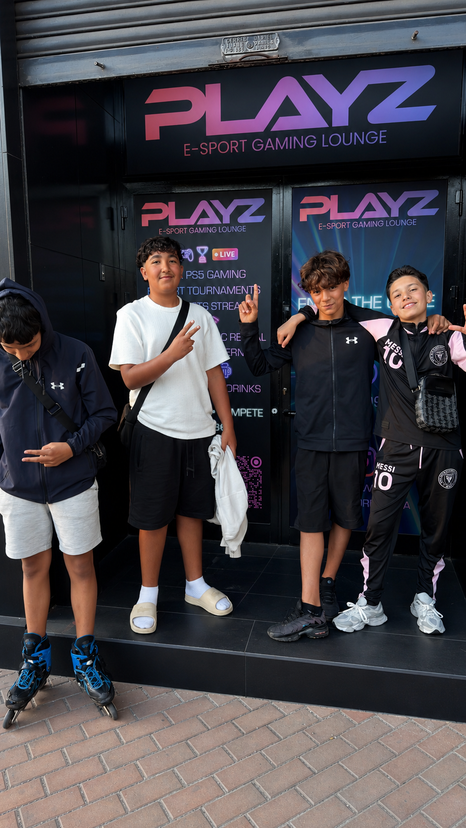 Clientes felices en PLAYZ Gaming Lounge Torrevieja