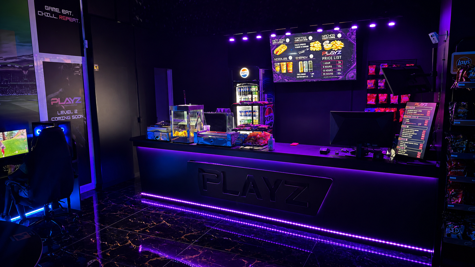 Recepción y zona de caja en PLAYZ Gaming E-Sport Lounge Torrevieja